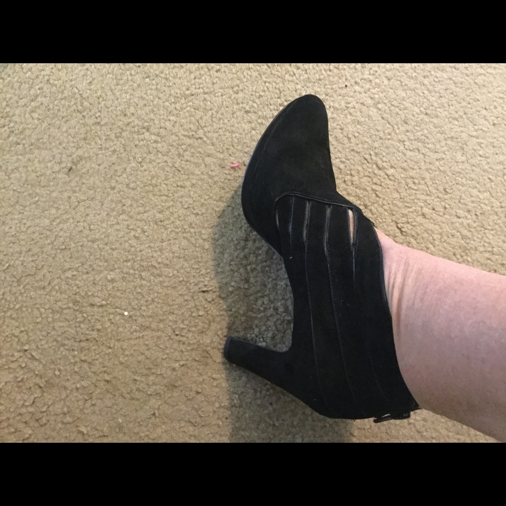 Vaneli NWT Black Suede Booties Size 10M - Picture 6 of 8